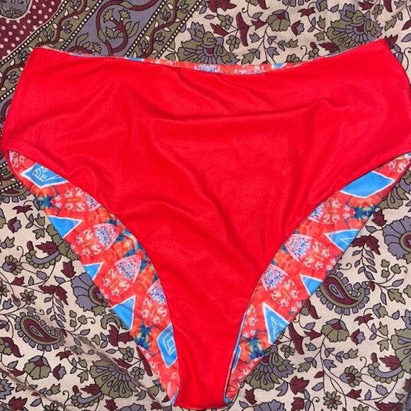 Wolven Santorini Reversible High-Waisted Bikini Bottom - Picture 4 of 6